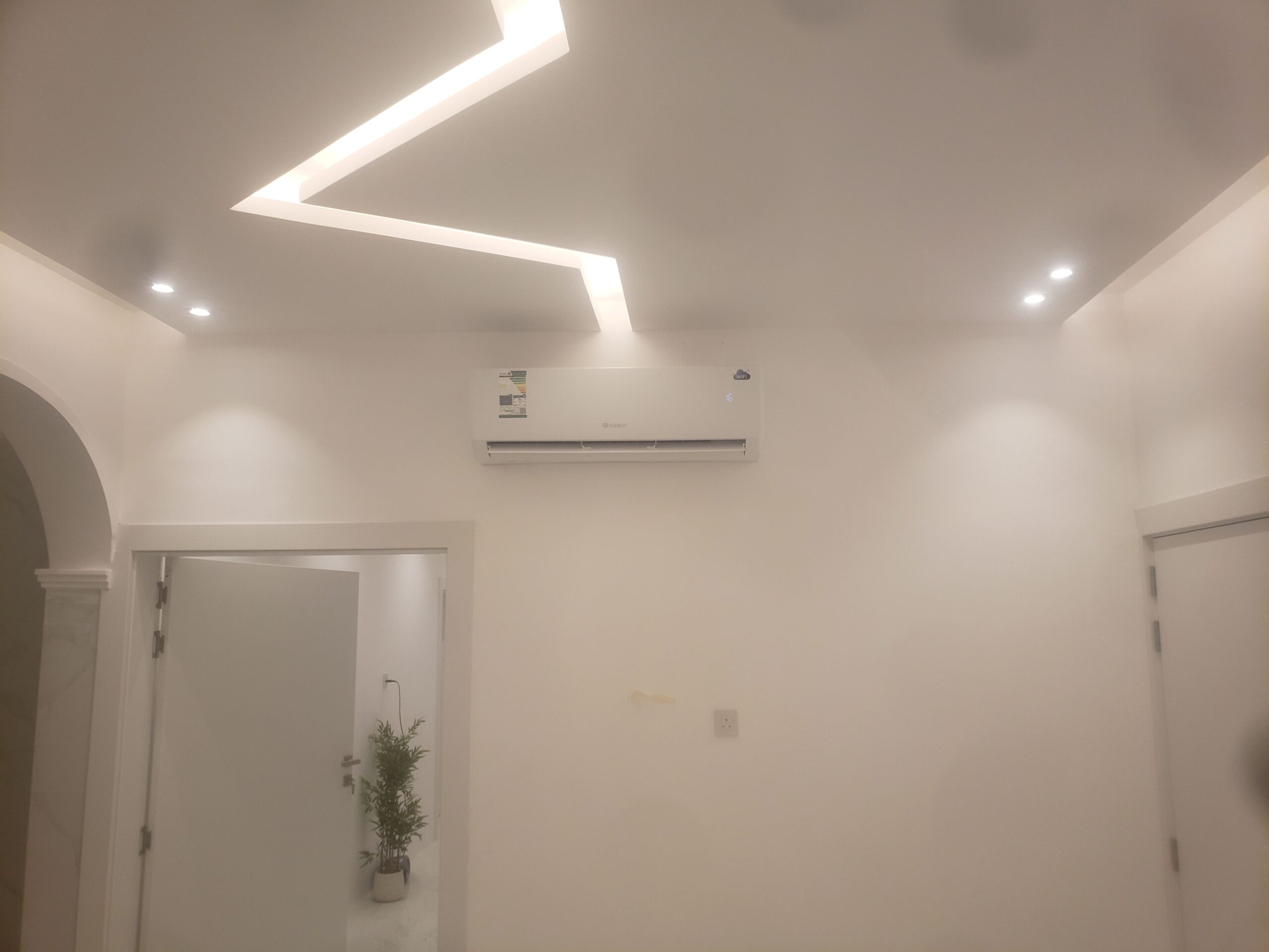 فني ومعلم مكيفات الطائف