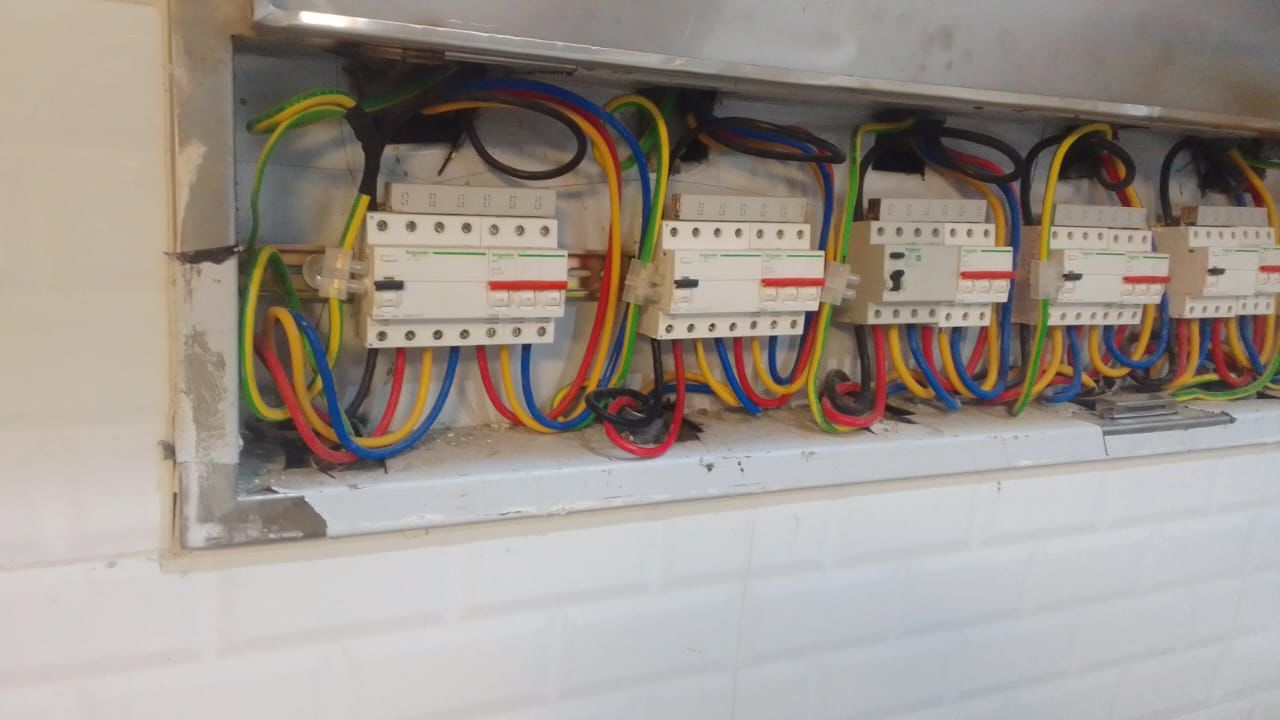 مهندس محمد للأعمال، الكهرباء.