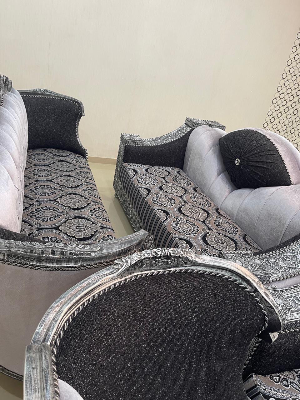 كنب مجلس طقمين بكامل ملحقاته