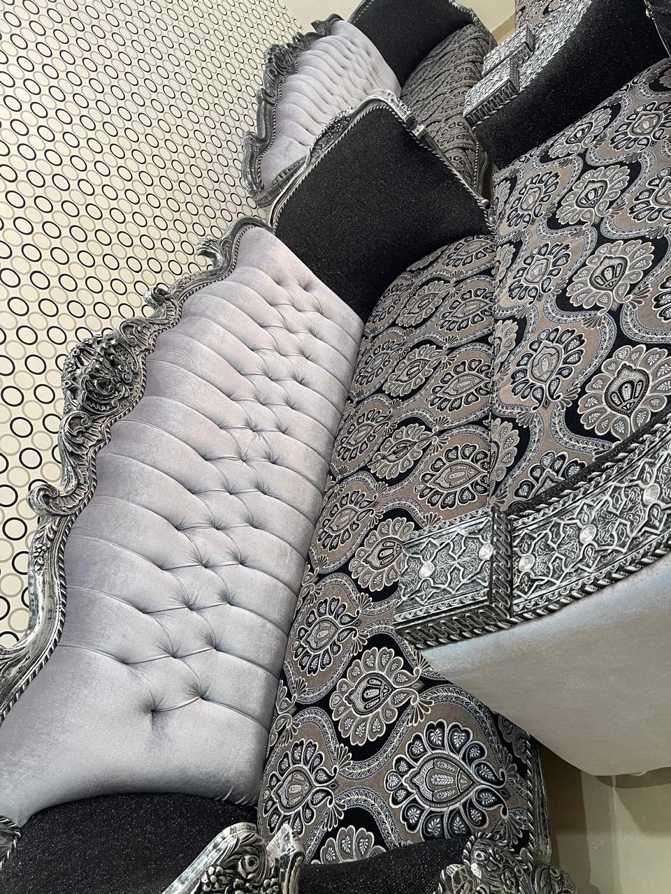 كنب مجلس طقمين بكامل ملحقاته