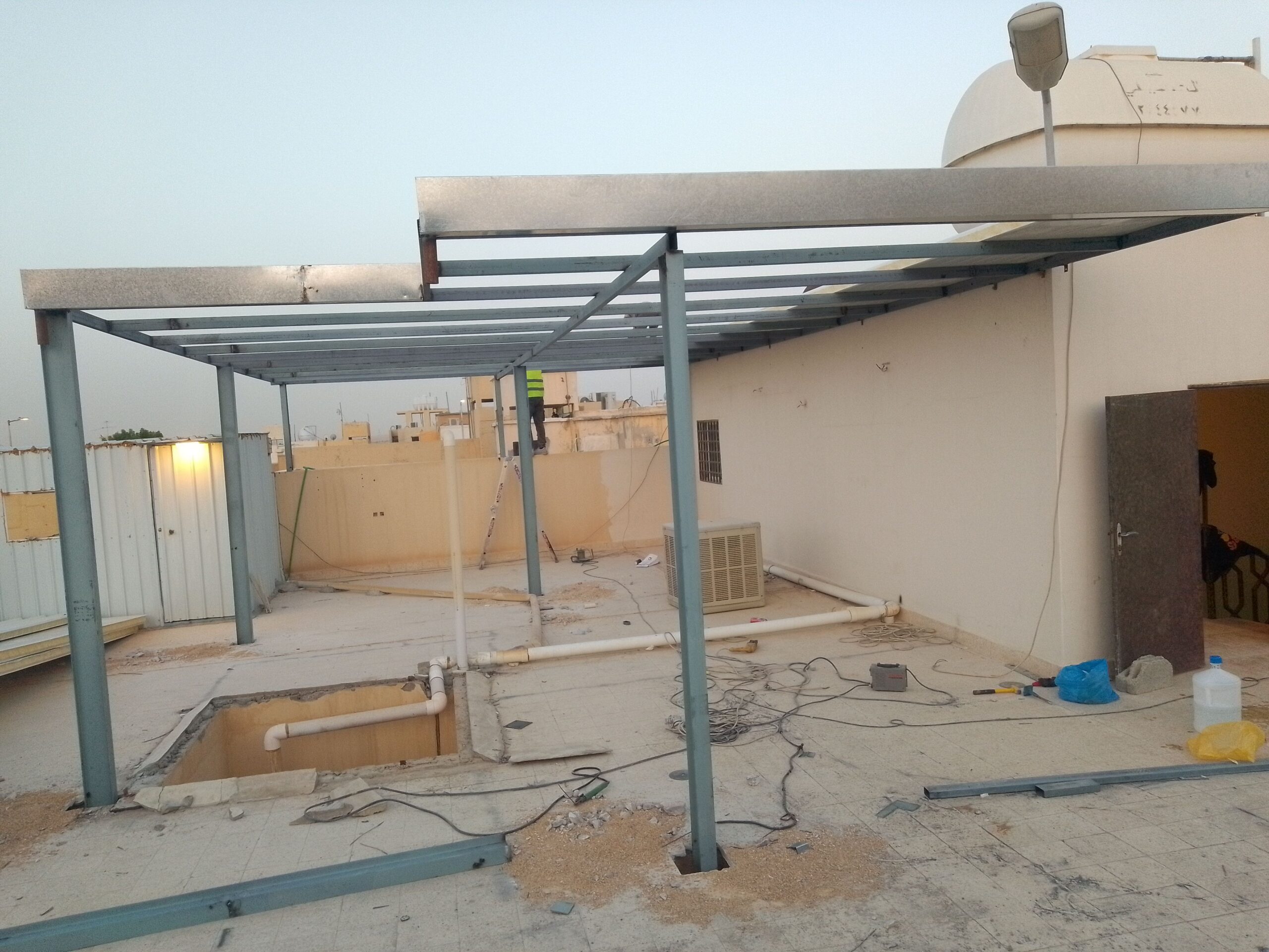 ساندويش بانل وترميم مباني ومظلات وسواتر