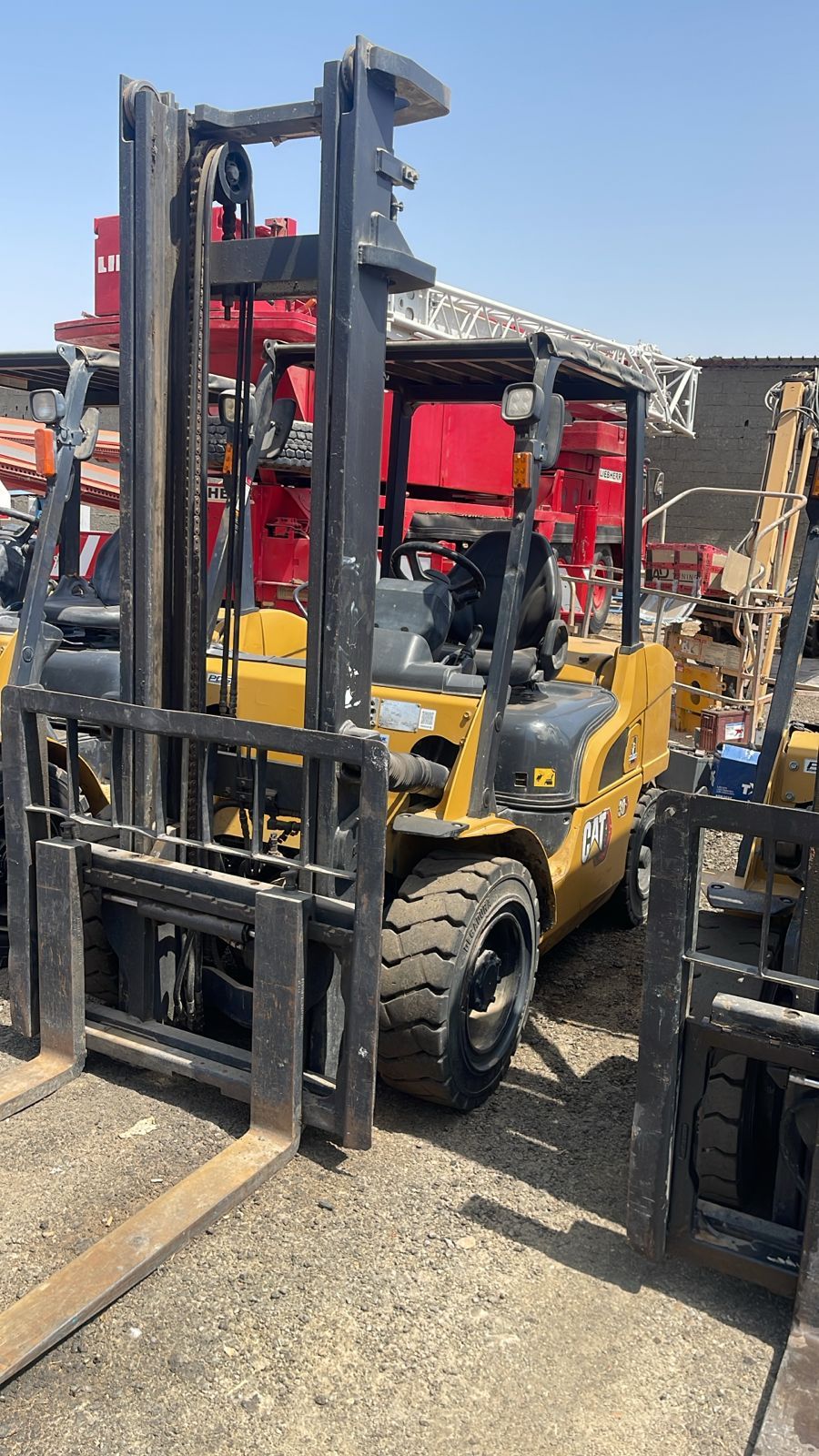 رافعات شوكية للايجار فوركلفت للايجار