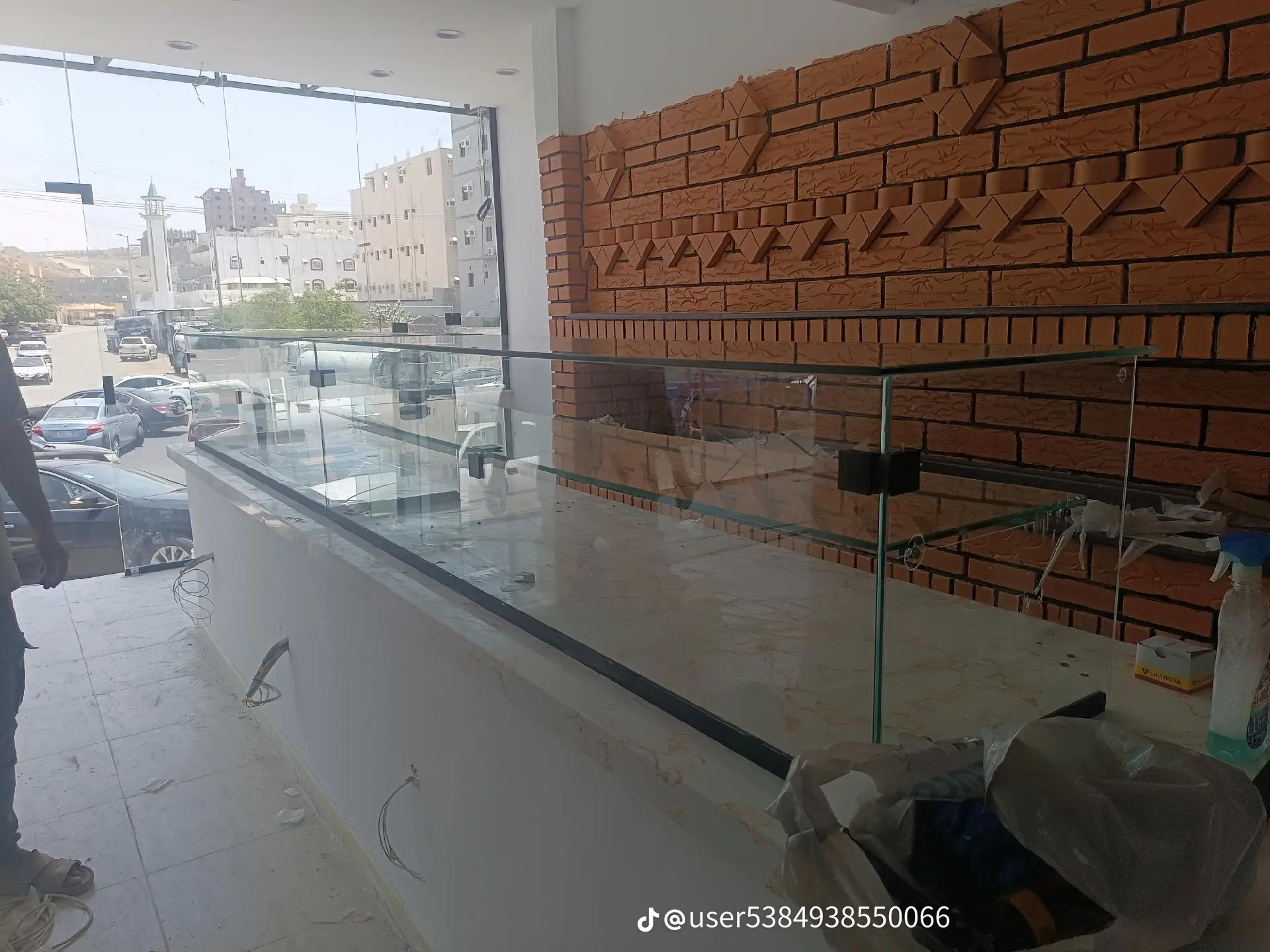 زجاج سكريت جيزان زجاج دربزينات درج ابواب سحاب صيان