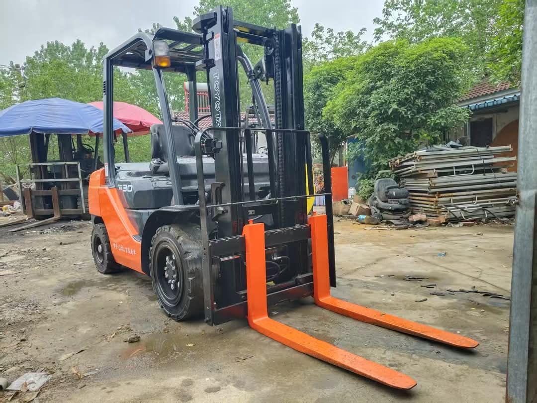 كلارك فوركلفت جاك يدوي للايجار بالمدينة المنورة