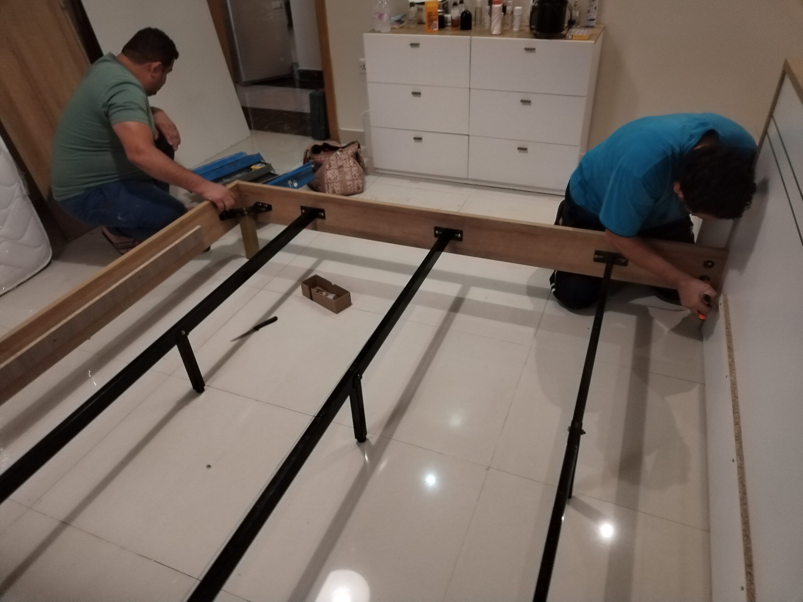 فك وتركيب غرف النوم ونقل العفش في ابها وخميس مشيط