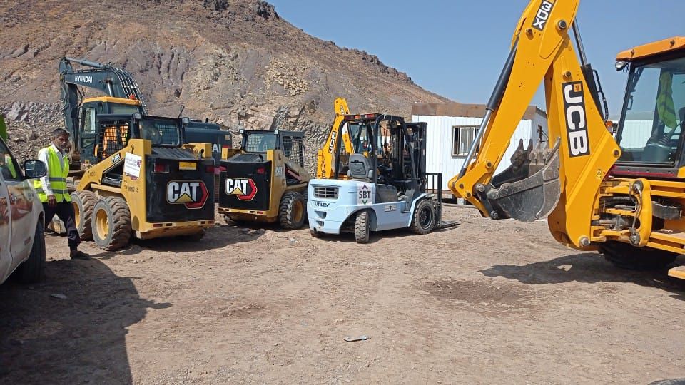 سيزر لفت للايجار اليومي والشهري رافعات شوكية