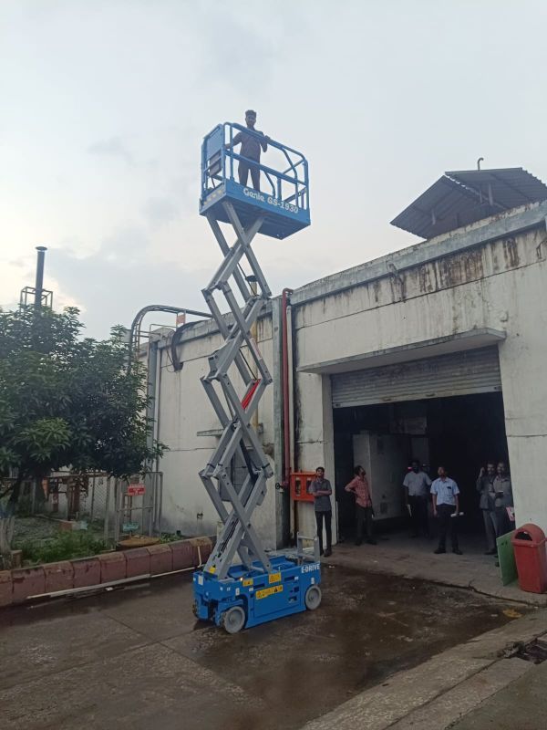 ايجار فوركلفت ايجار رافعات شوكيه ايجار سيزرلفت ايج