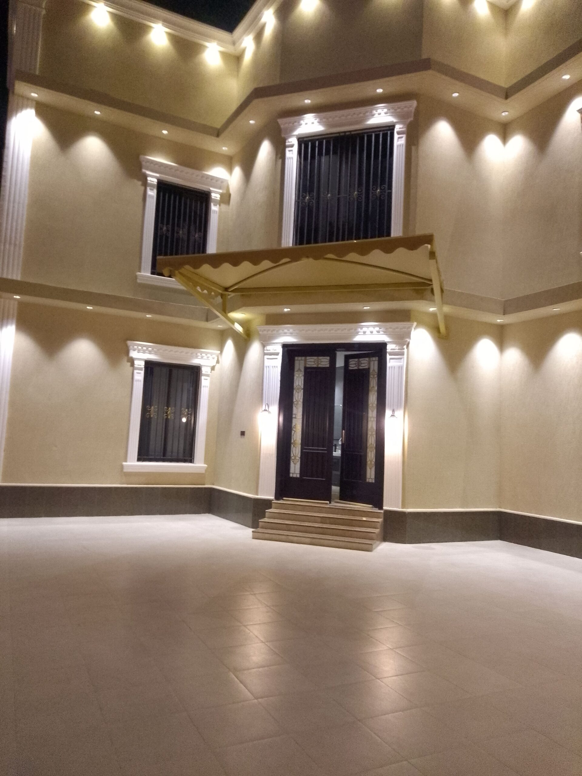 تركيب ساندوش بانل وترميم مباني و مظلات وسواتر