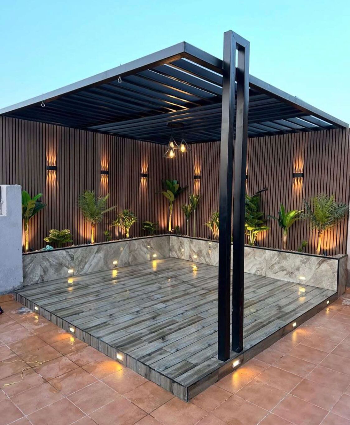 ساندوش بانل وترميم ومظلات وسواتر وبرجولات