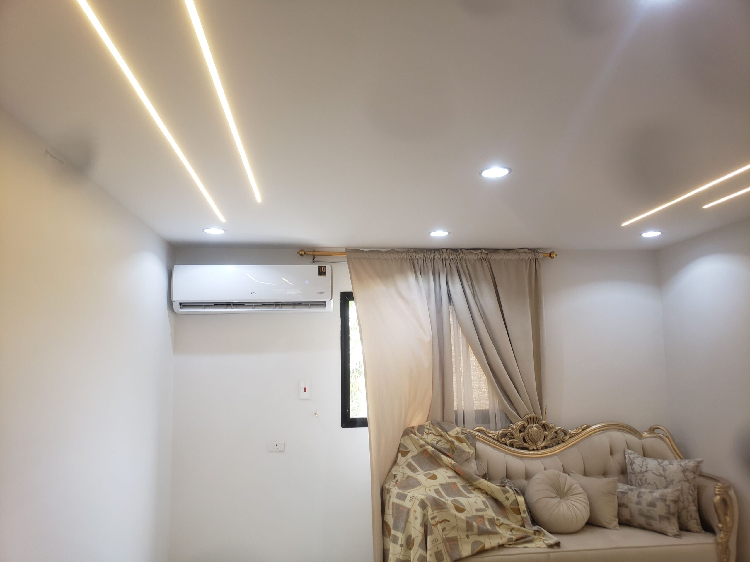 فني ومعلم مكيفات الطائف