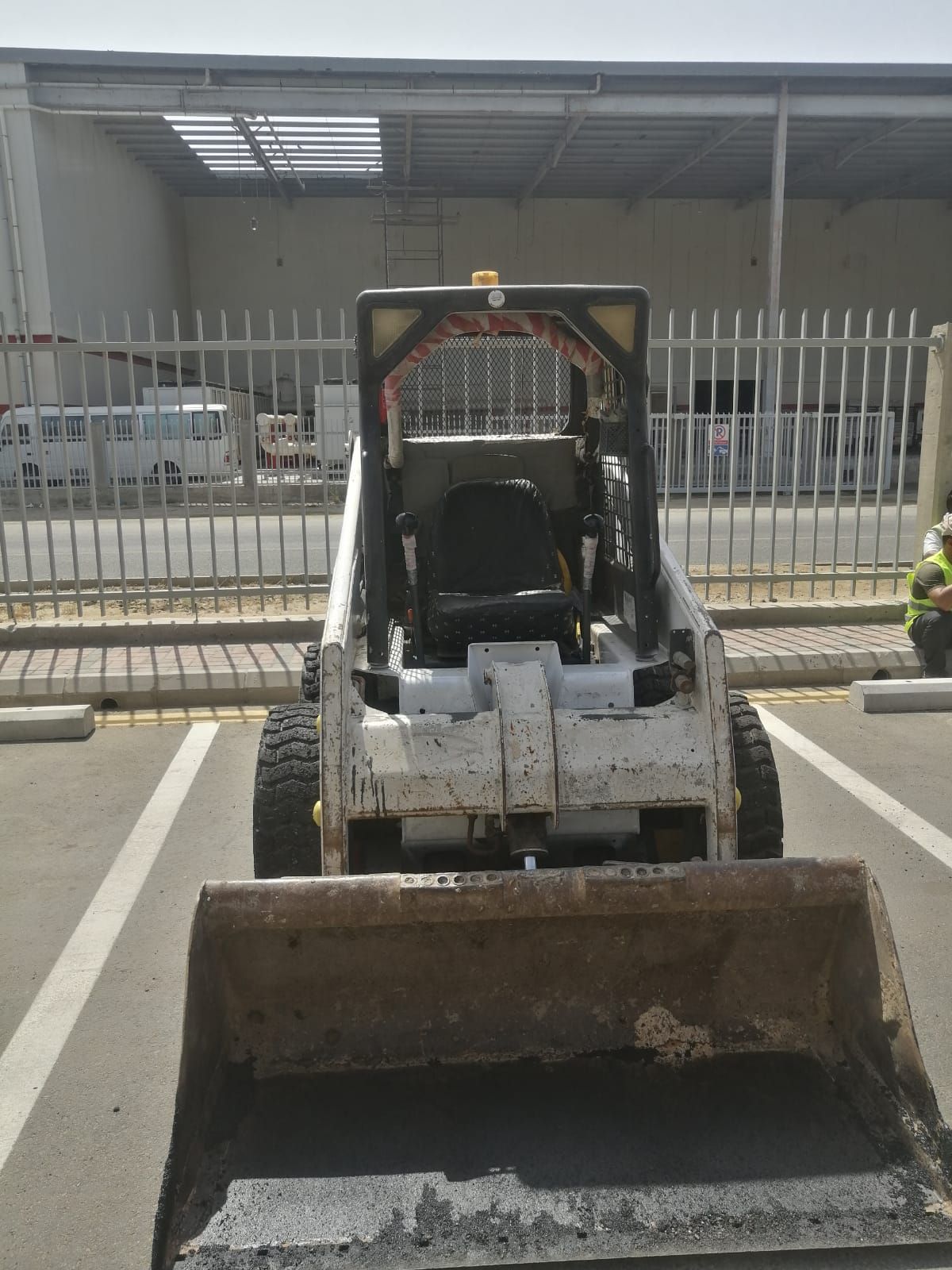 سيز لفت للايجار اليومي والشهري رافعات شوكية