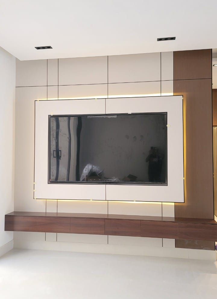 معلم لترميم المباني وتنفيذ الدهانات والديكورات وال