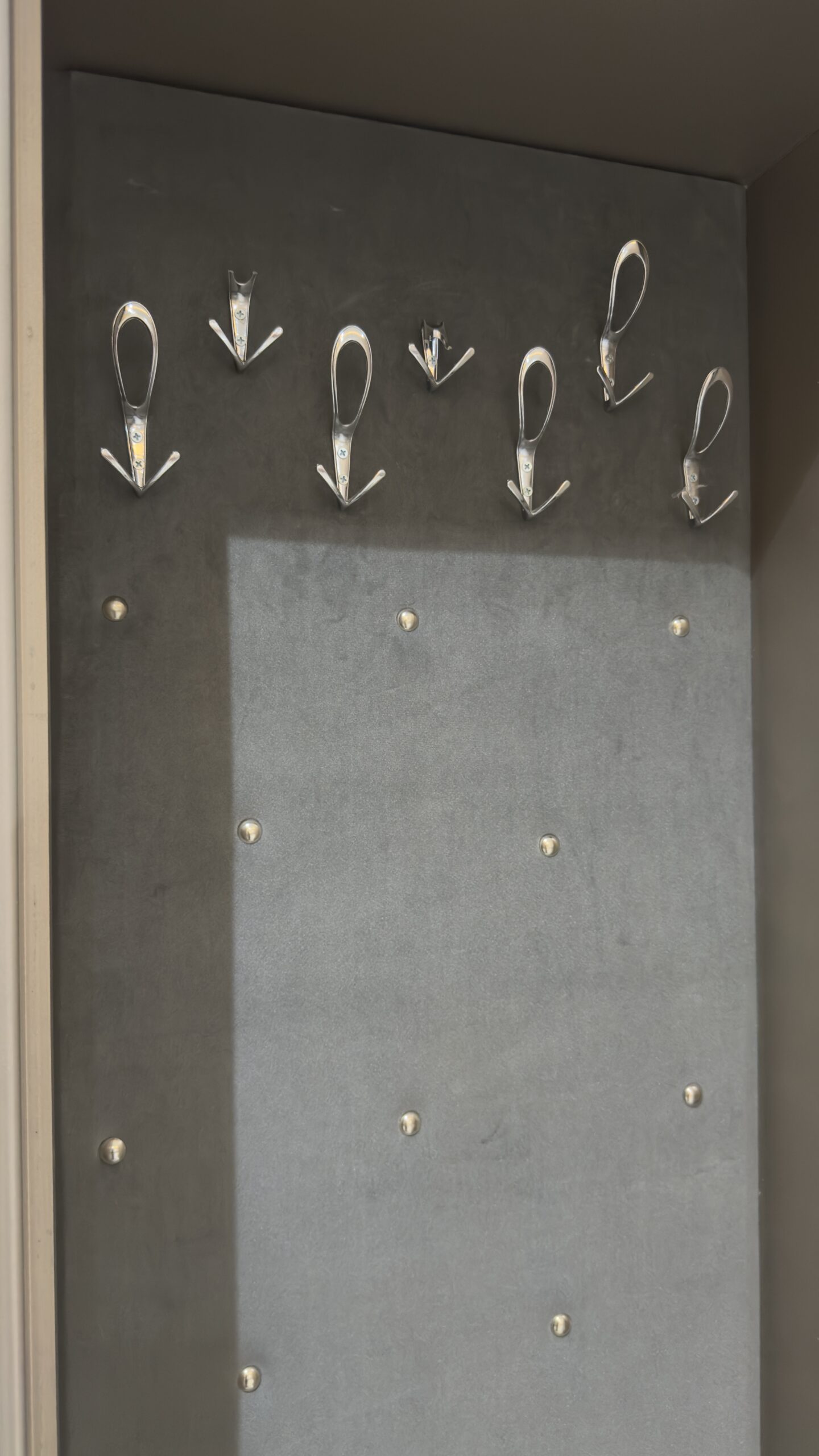 دولاب عبايات نظيف جدا ولايوجد فيه عيوب استخدام سنه