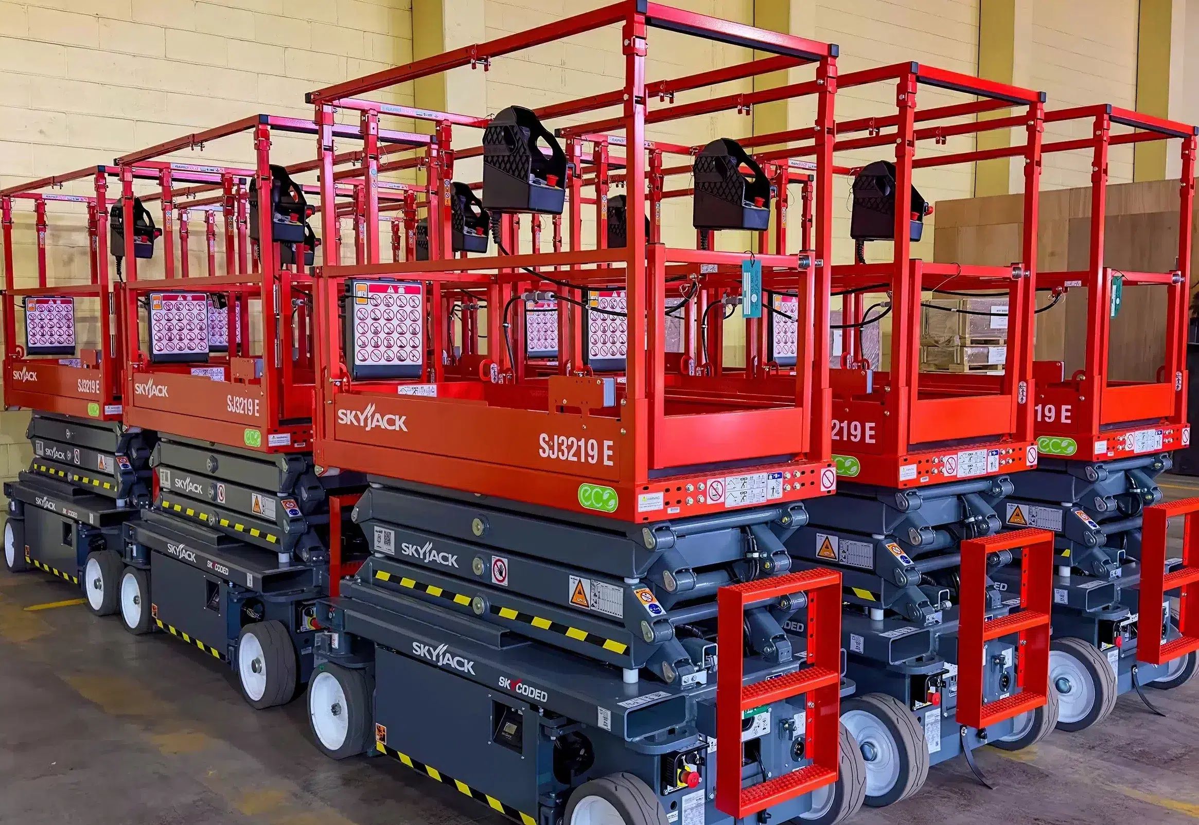 #لتاجير_جميع_المعدات_الثقيله #سيزر_ليفت_للايجار#ما