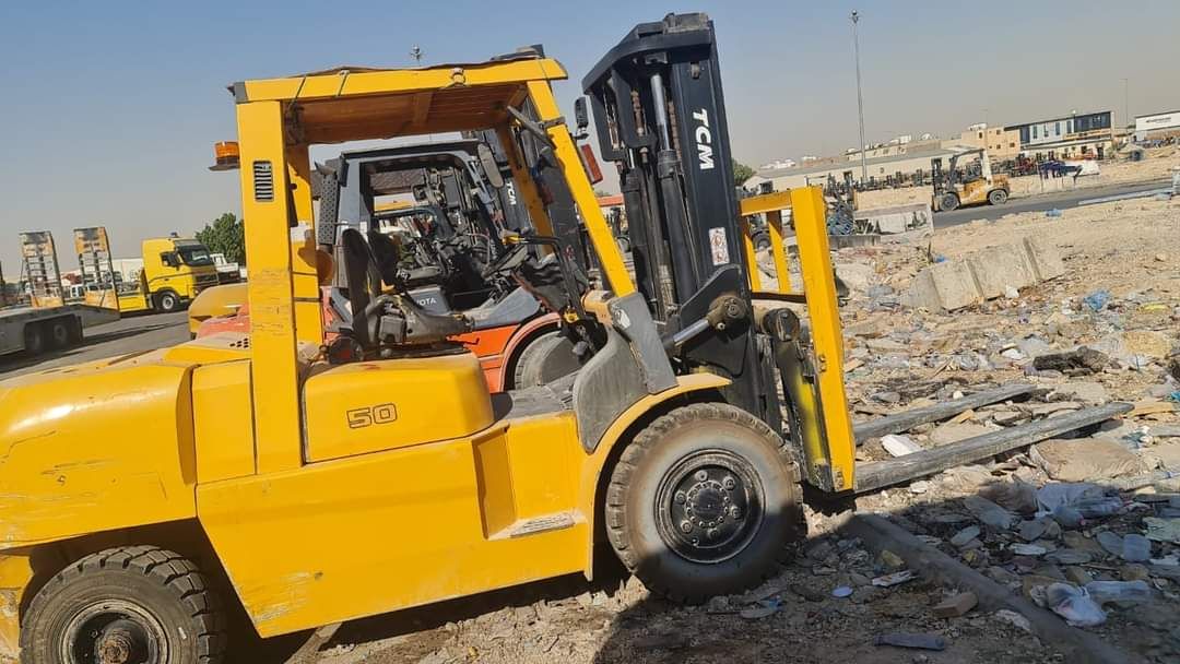 سيزر لفت للايجار رافعات شوكية للايجار وكرينات