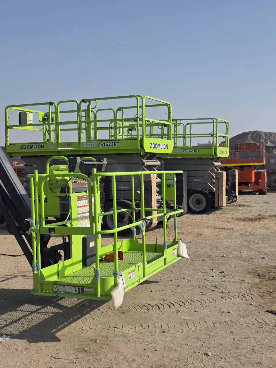 سيزر لفت للايجار اليومي والشهري ورافعات شوكيه للاي