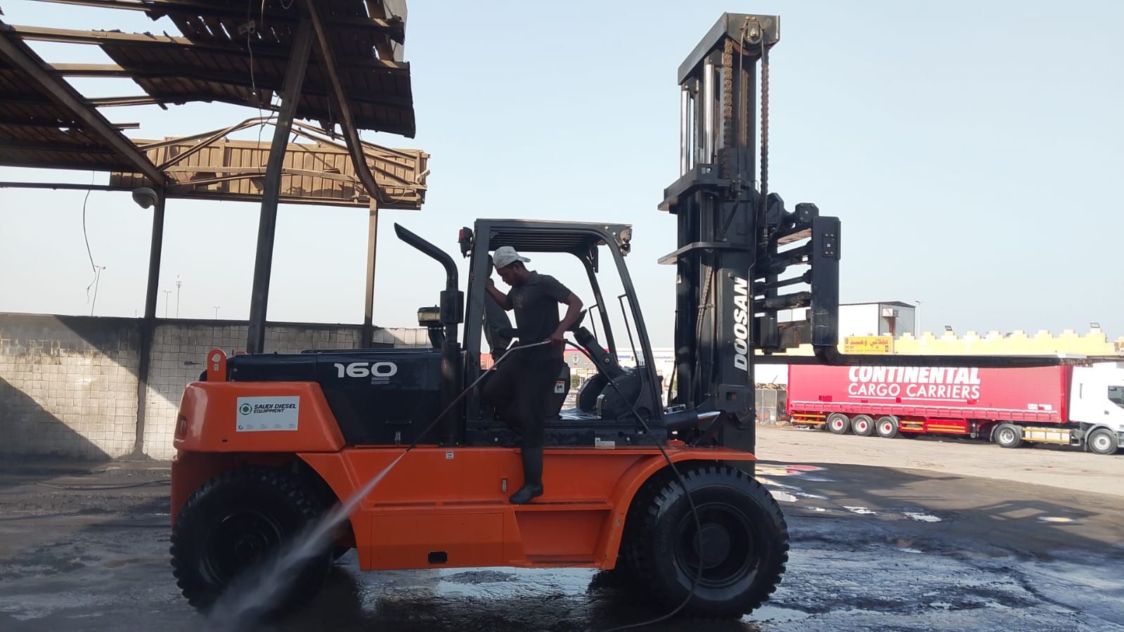 رافعات شوكية للايجار وسيز لفت والمانلفت