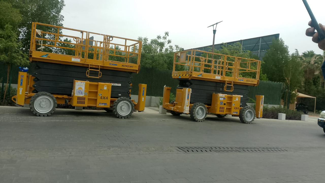 سيزر لفت للايجار اليومي والشهري ومان لفت للايجار ا