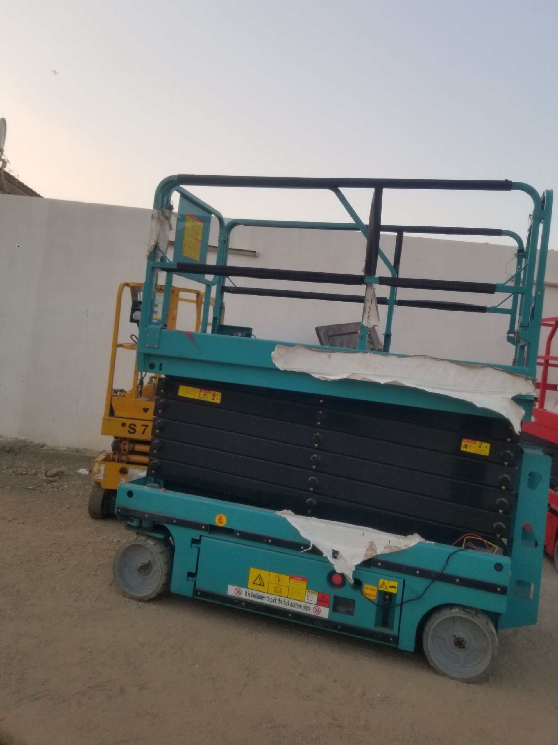 سيزر لفت ومان لفت للايجار اليومي والشهري رافعات شو