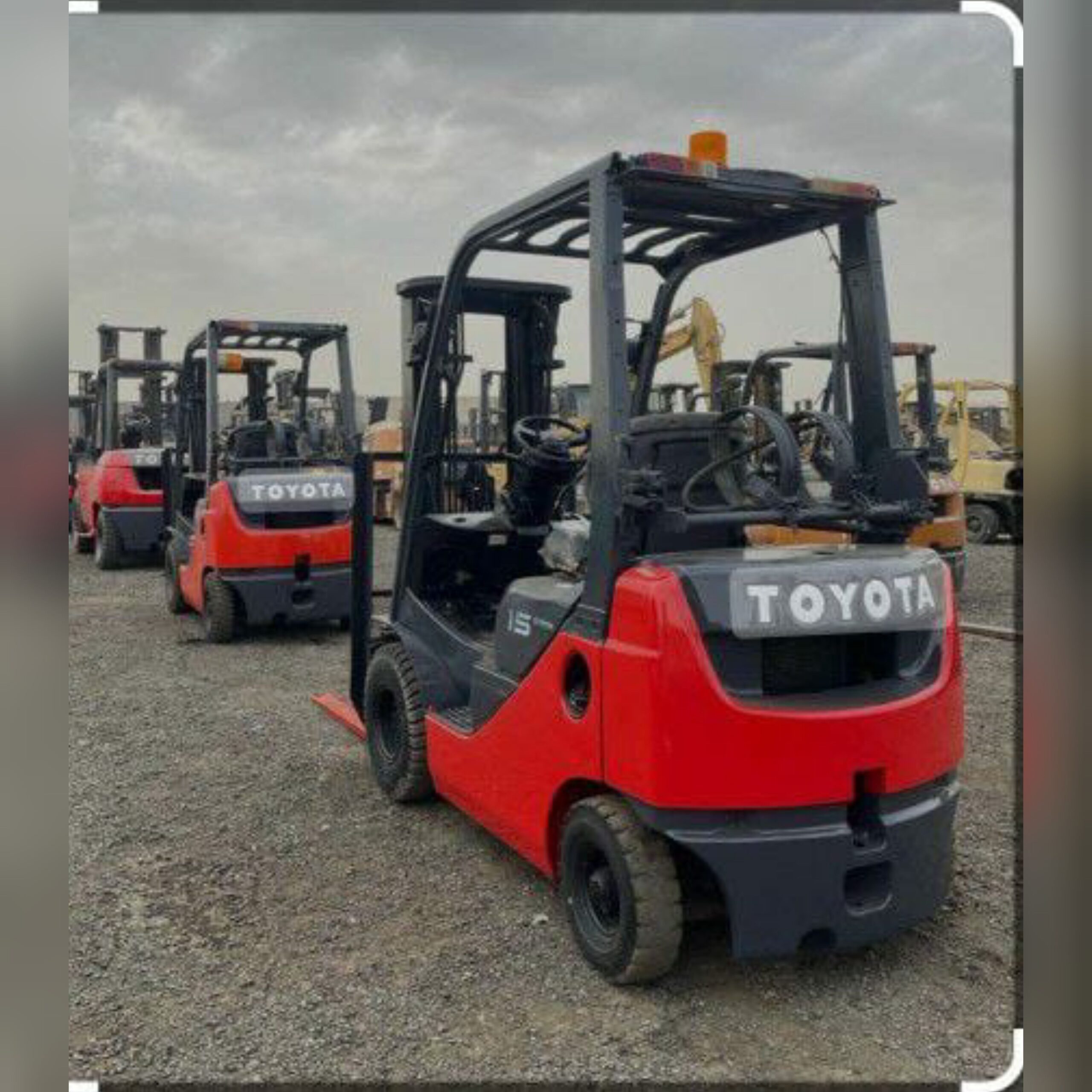 مؤسسة إنجاز توب لتاجير رافعات شوكيه فوركلفت