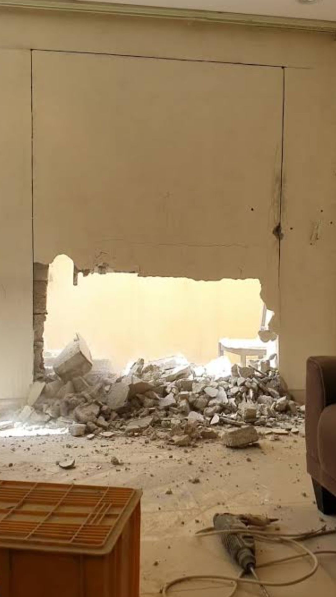 تكسير جدران وارضيات وخبره في قص الأبواب والدرايش ب