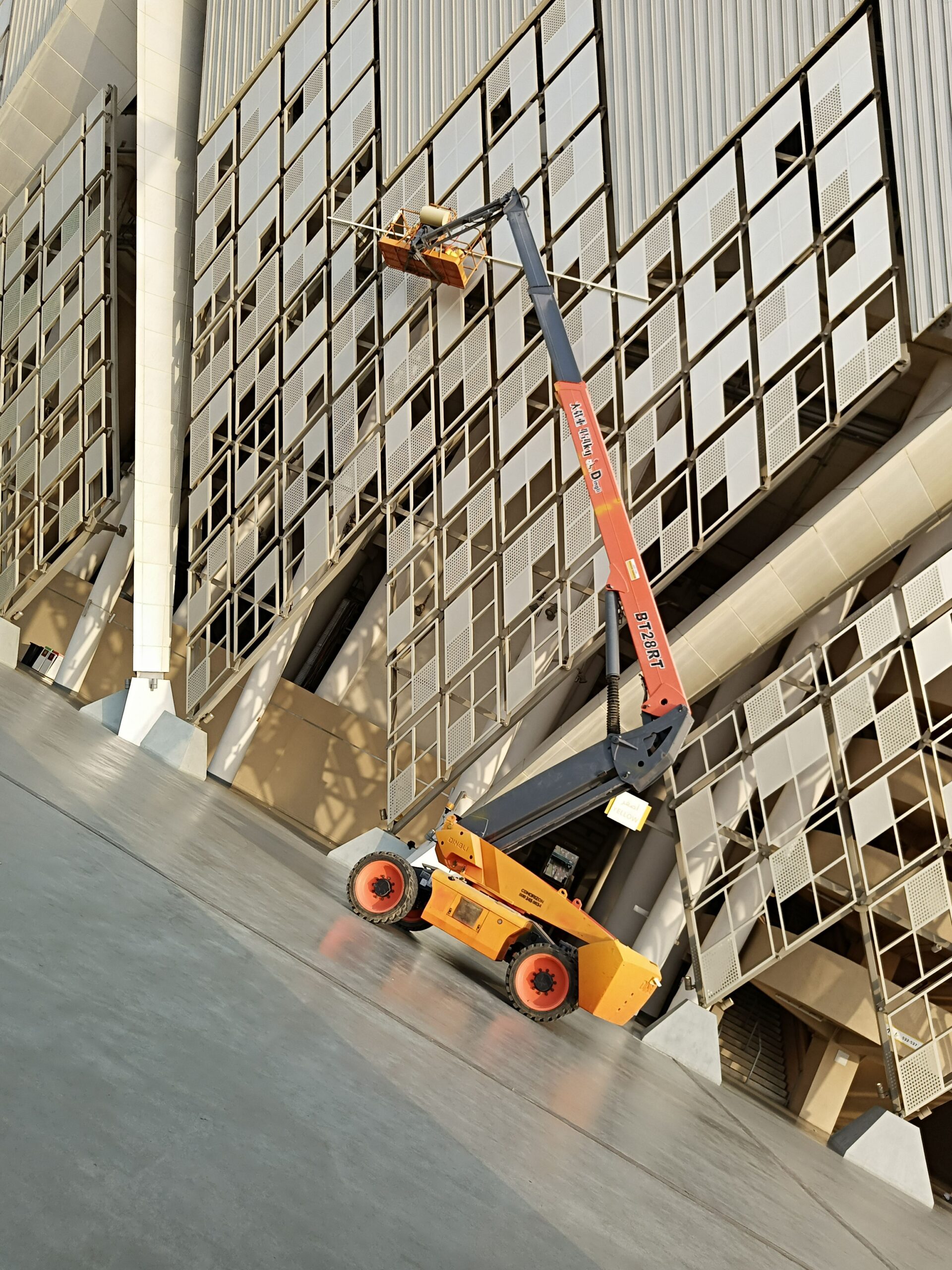 سيزر لفت للايجار اليومي والشهري ومان لفت للايجار