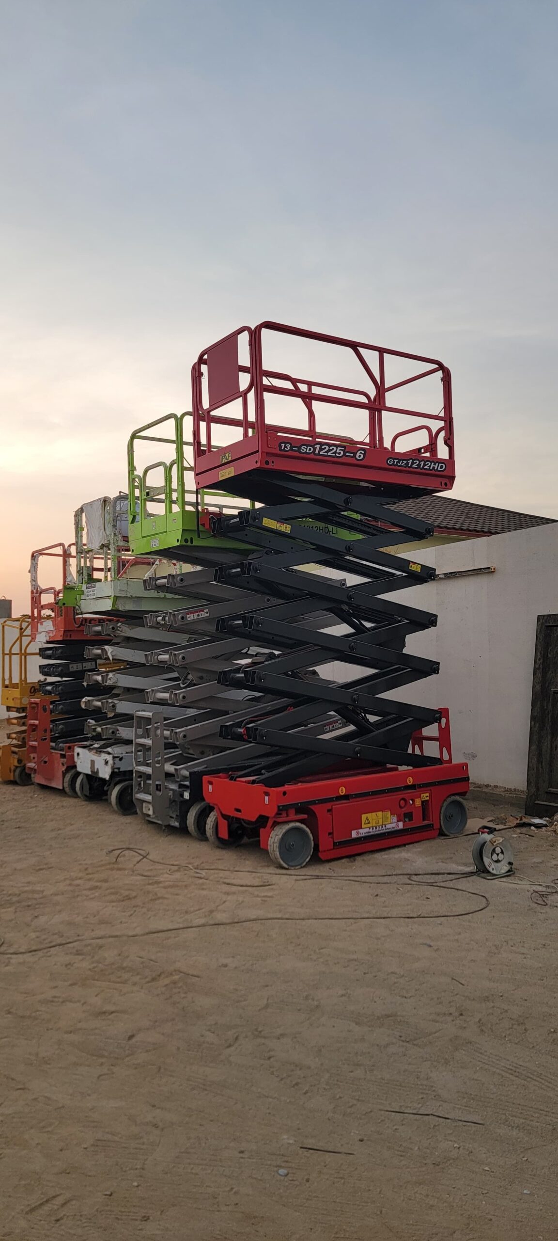 سيزر لفت ومان لفت للايجار اليومي والشهري رافعات شو