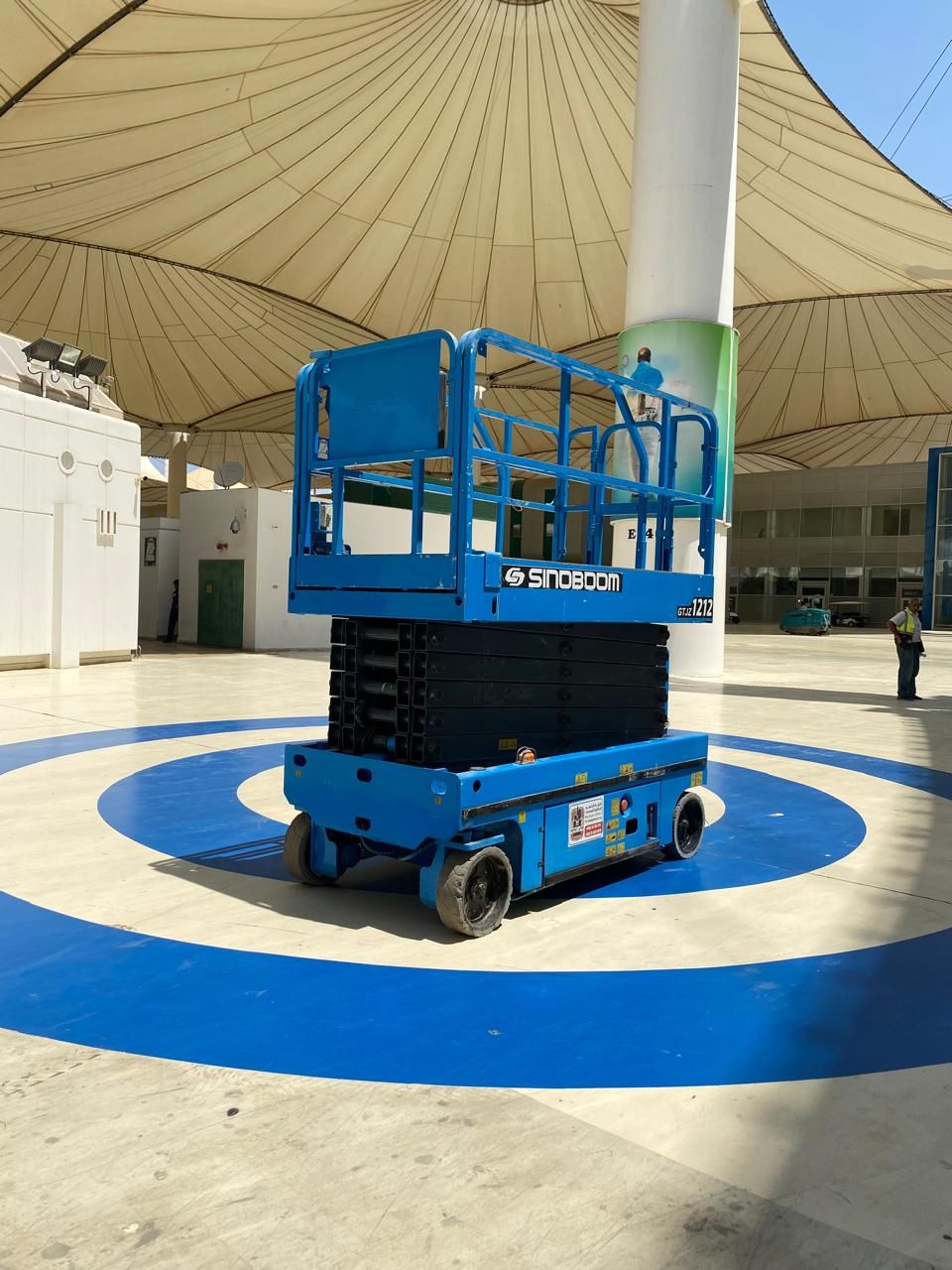 سيزر لفت ومان لفت للايجار اليومي والشهري رافعات شو