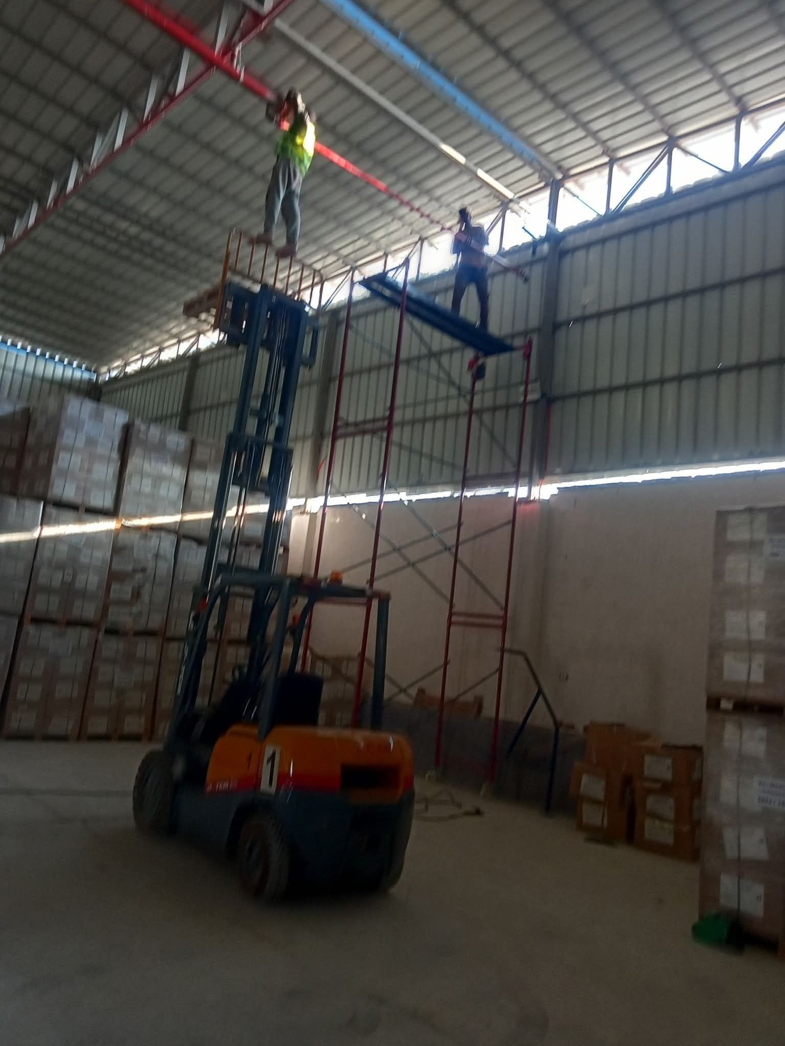 تأجير رافعة شوكية كلارك فوركلفت كل الاحجام