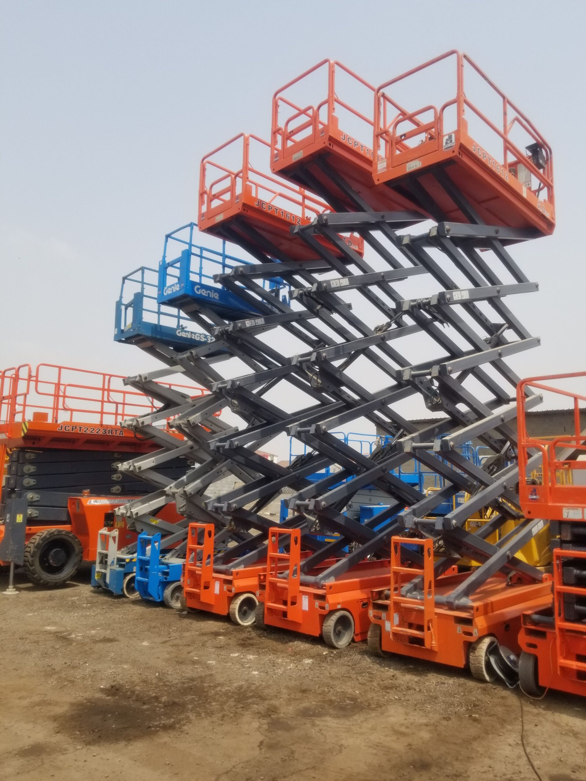 سيزر لفت للايجار اليومي والشهري رافعات شوكية للايج