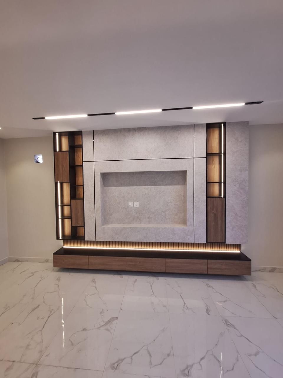 معلم دهانات وديكورات وجبس الموقع الرياض