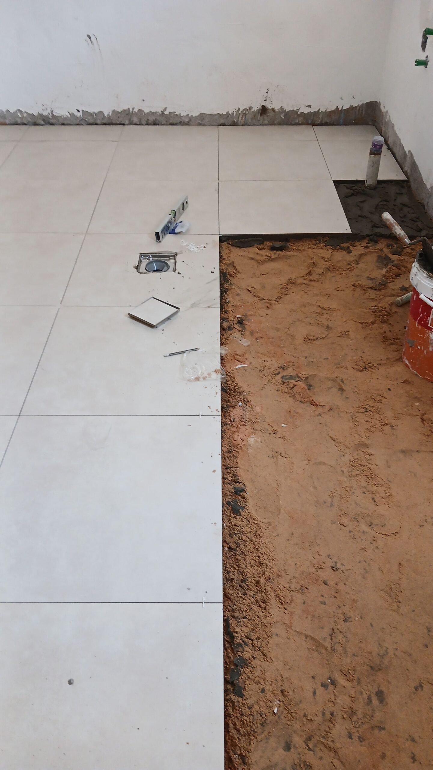 مبلط السيراميك