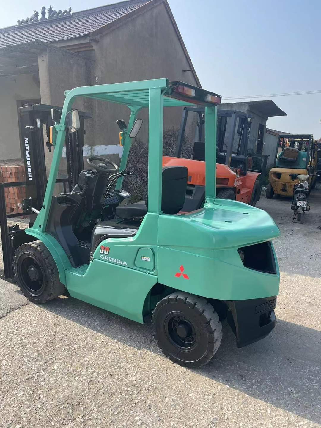 رافعات شوكيه فوركلفت للايجار سيزرات مان لفت جميع ا