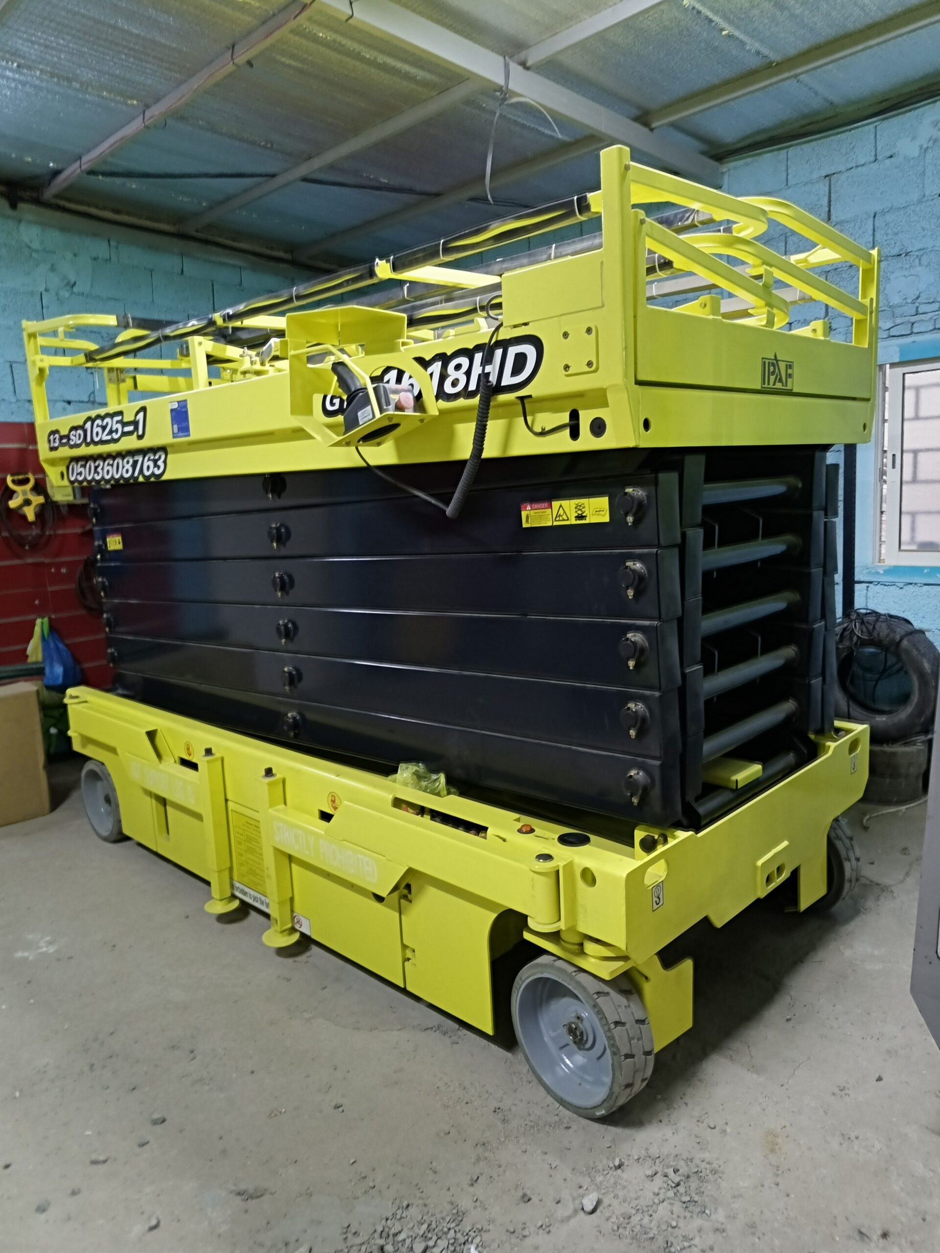 سيزر لفت للايجار اليومي والشهري ومان لفت للايجار ا