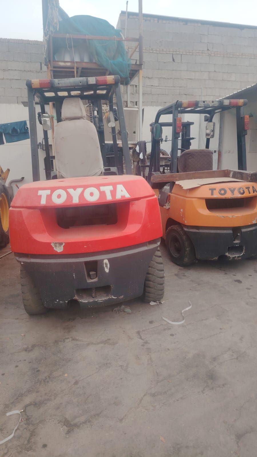 رافعات شوكية للايجار وكرينات بجميع انواعها وحجامها