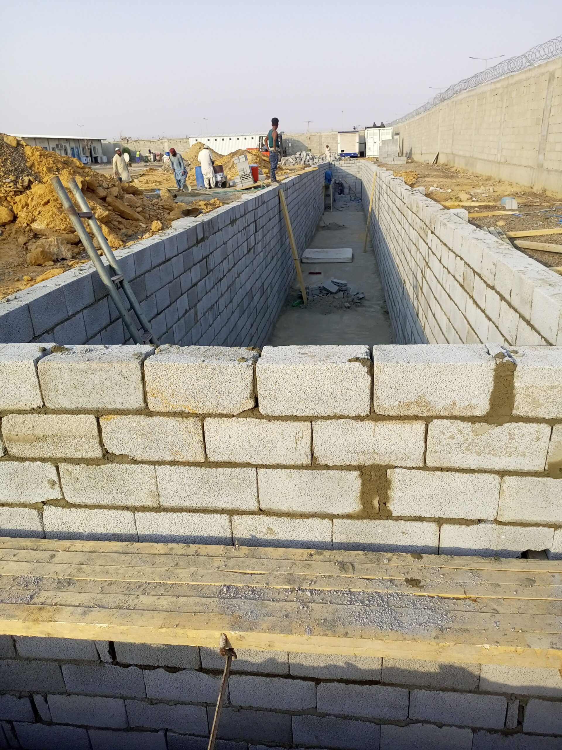 معلم نجار ملحق بنا ليس تكسير بلاط تركيب ترميم أشغل