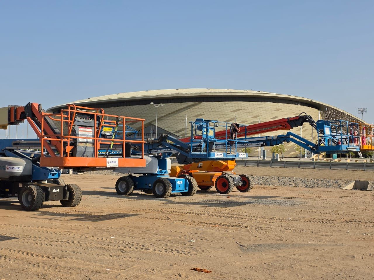 مان لفت وسيز لفت للايجار اليومي والشهري رافعات شوك