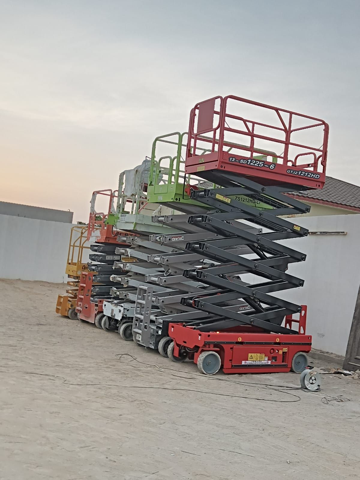 سيزر لفت للايجار اليومي والشهري رافعات شوكية للايج