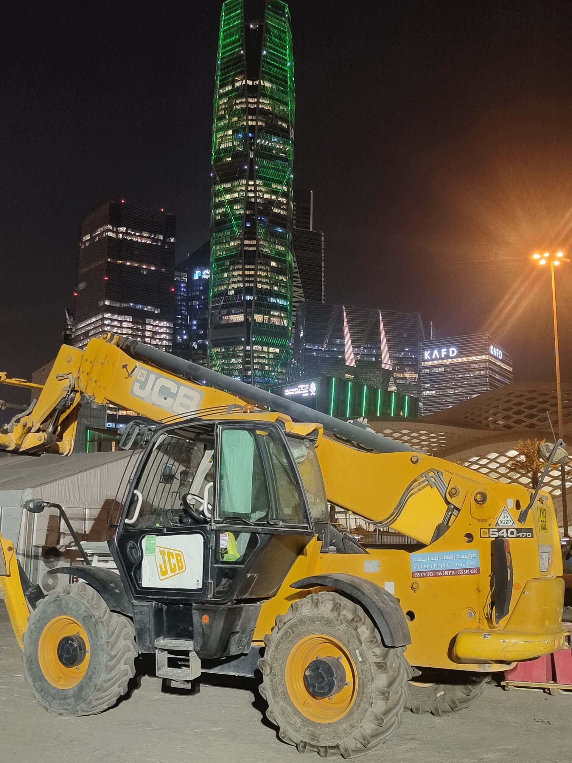 جي سي بي كرينات جميع انواع المعدات للايجار سيزرات