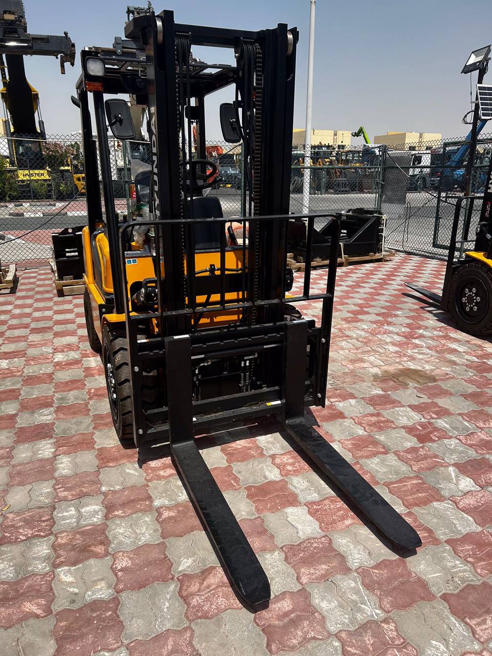 فوركلفت مانلفت سيزرلفت كرينات وجي سي بي للإيجار