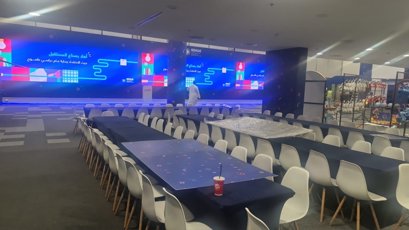 تأجير كنب جلد في الرياض ، طاولات و كراسي الحفلات