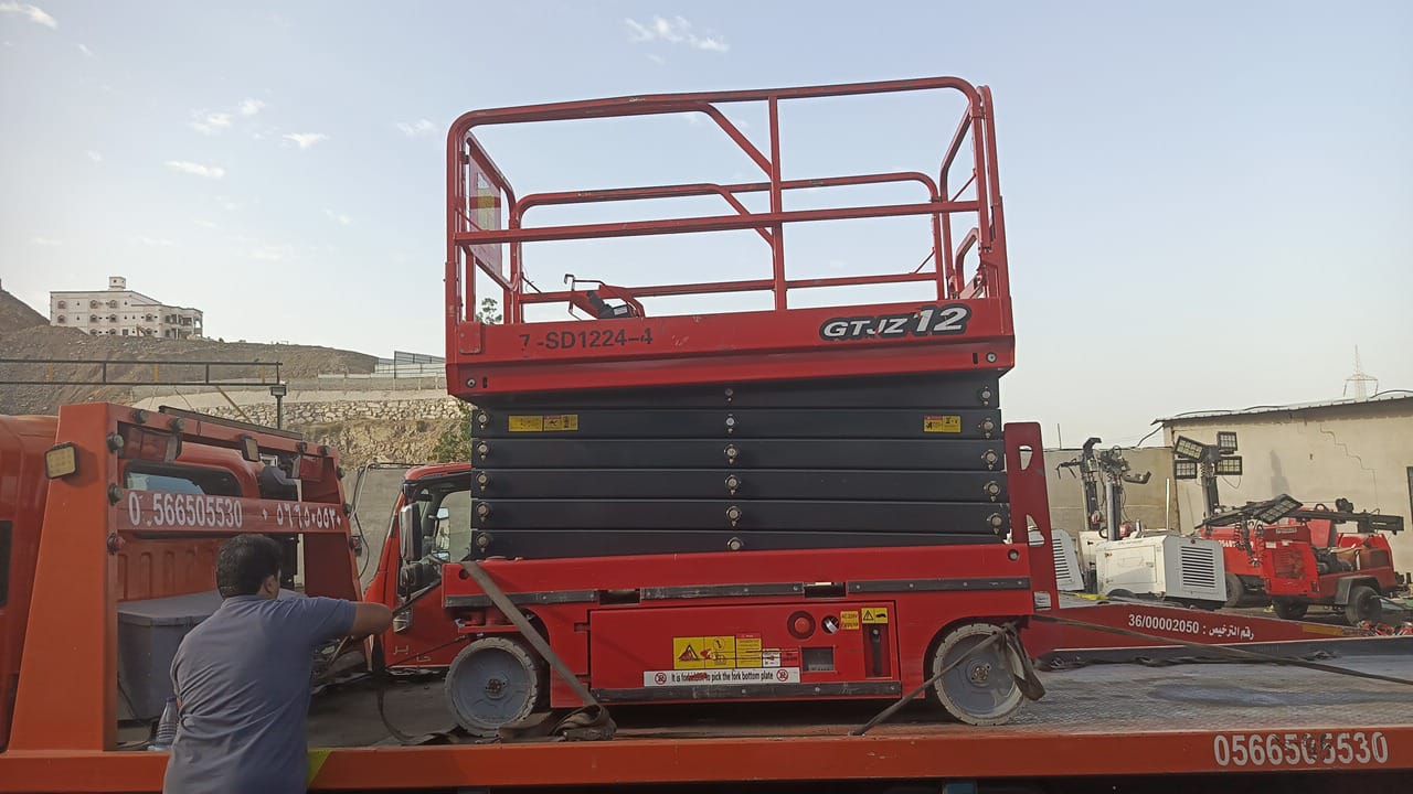 سقالات كهربائيه للايجار رافعة كهربائية للايجار سيز