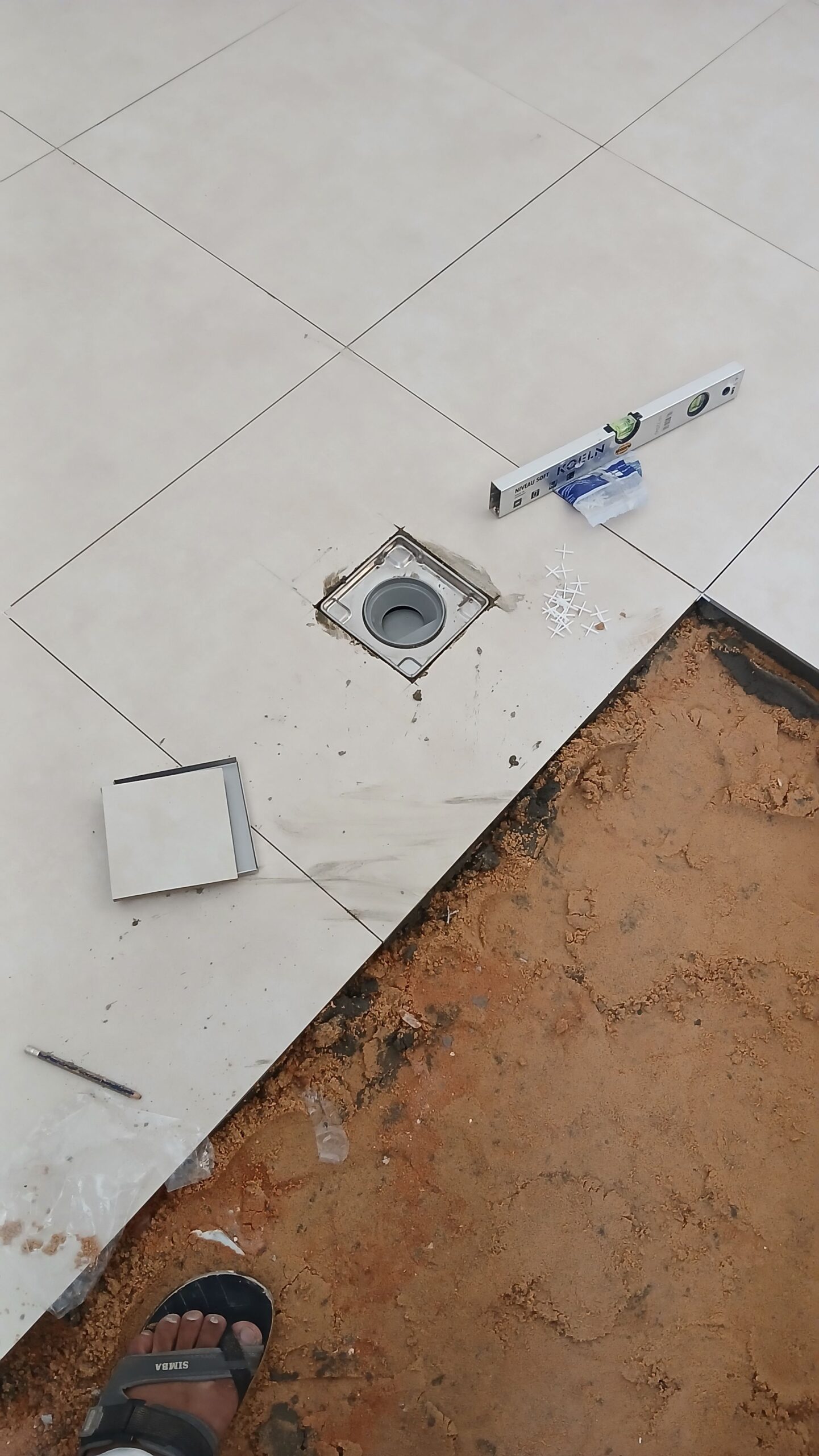 مبلط السيراميك