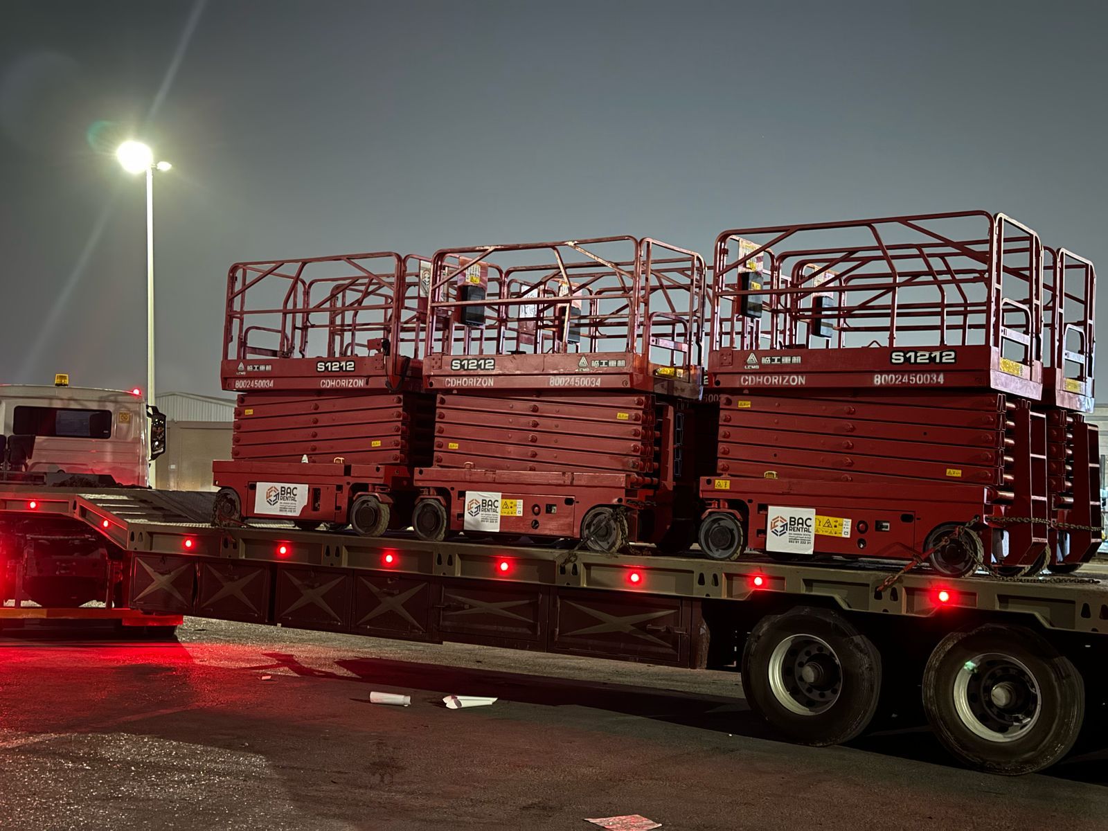 سقالات كهربائيه للايجار رافعة كهربائية للايجار راف