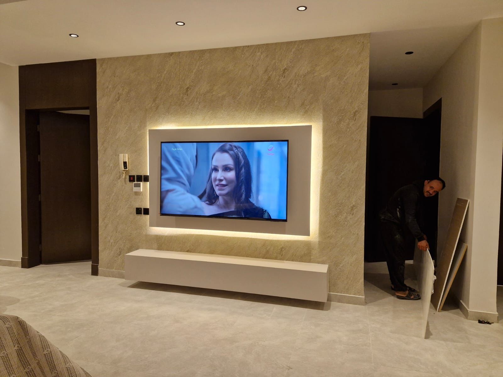 معلم دهانات وديكورات وجبس الموقع الرياض