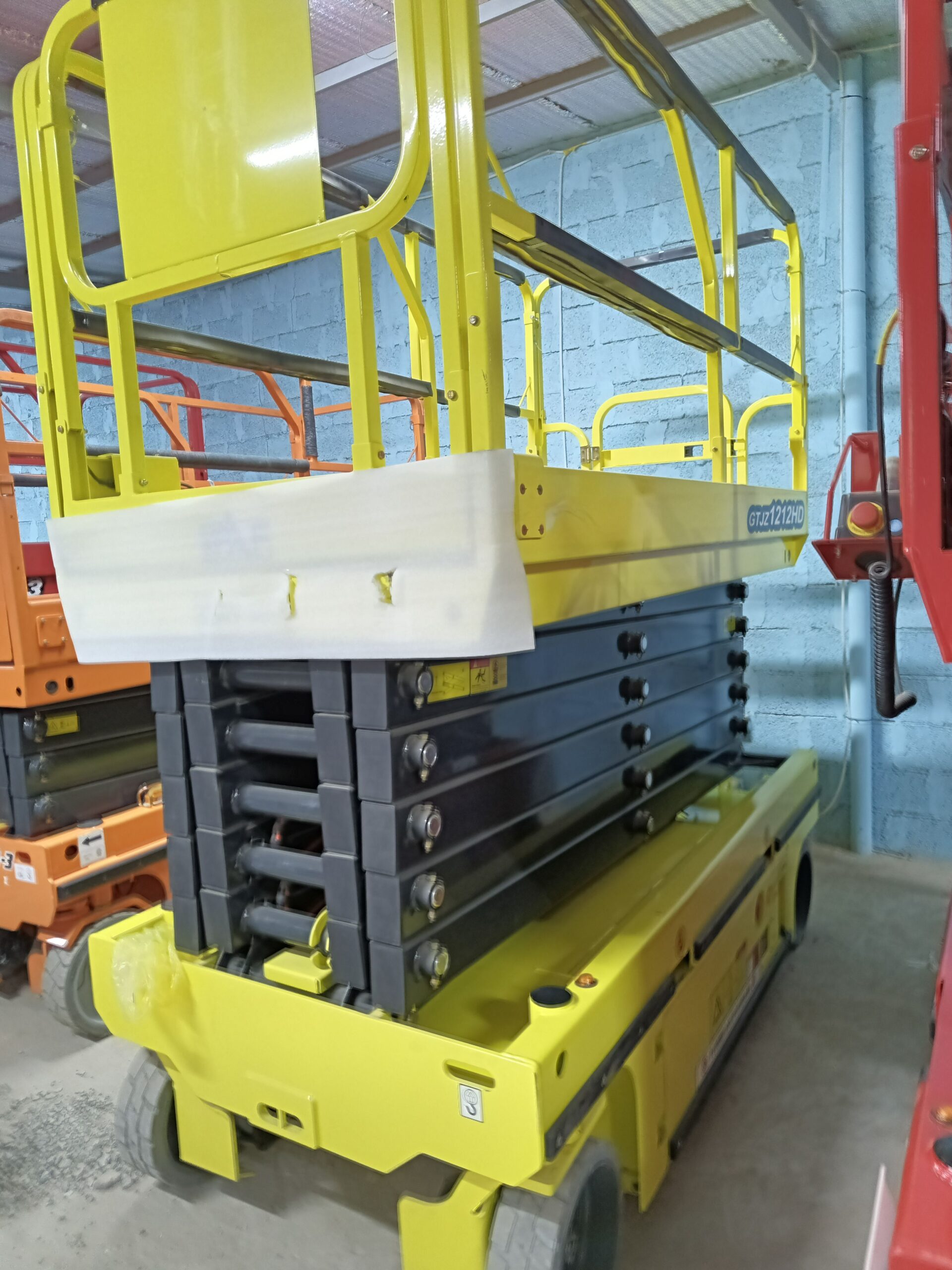 سيزر لفت للايجار اليومي والشهري ورافعات شوكيه