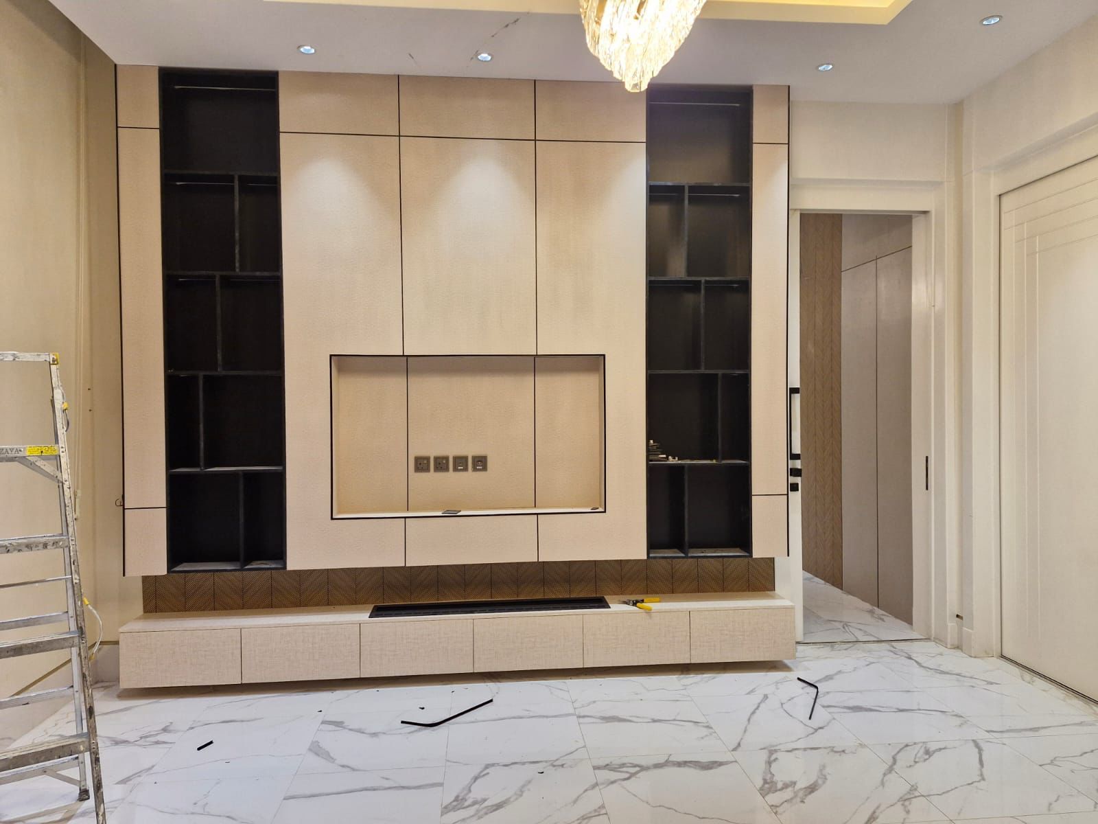 معلم دهانات وديكورات وجبس الموقع الرياض