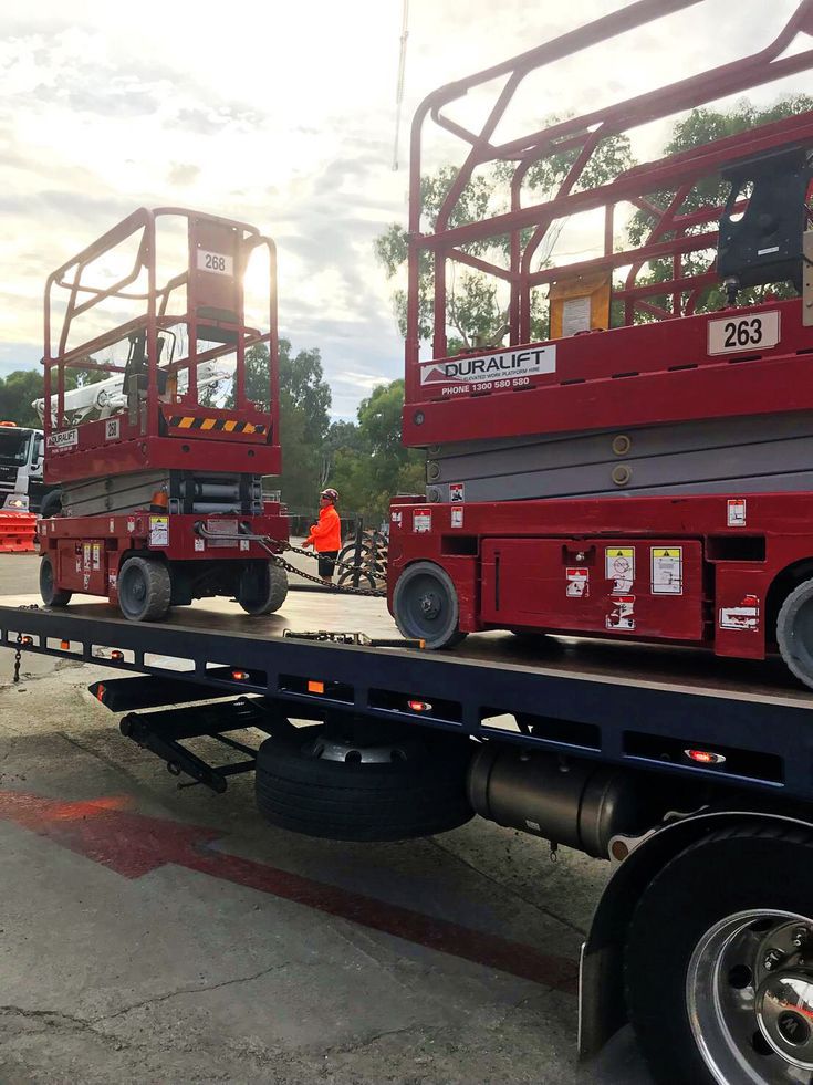 سيزرلفت مانلفت جيسبي فوركلفت بوبكات كرين للايجار