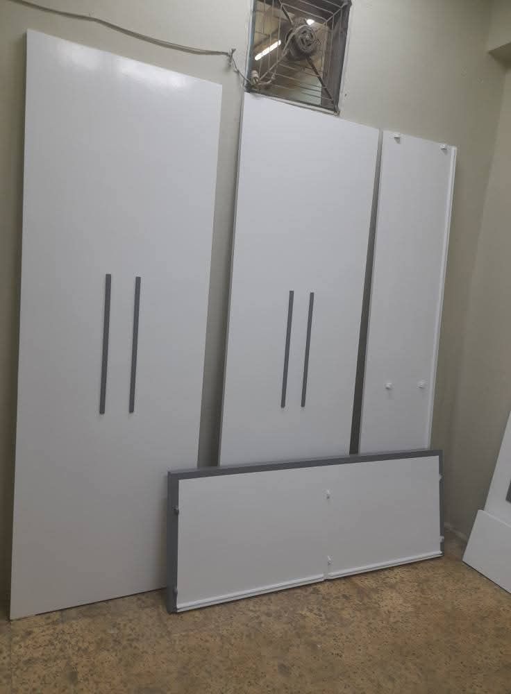 أبو ادهم للدهانات جميع انواع الاخشاب والأبواب والم