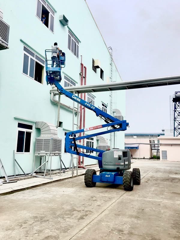 ايجار جميع انواع الروافع الشوكيه والكرينات والسيزر